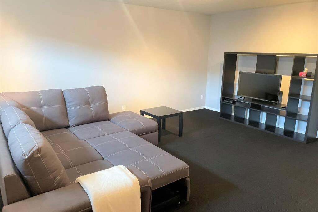 Spacious Duplex แคมโรส ภายนอก รูปภาพ